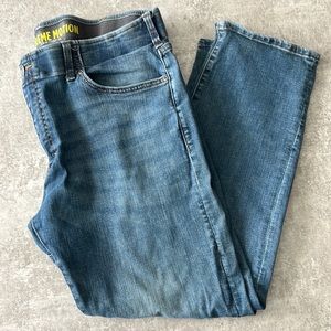 Lee’s Extreme Motion Slim Fit Straight Leg